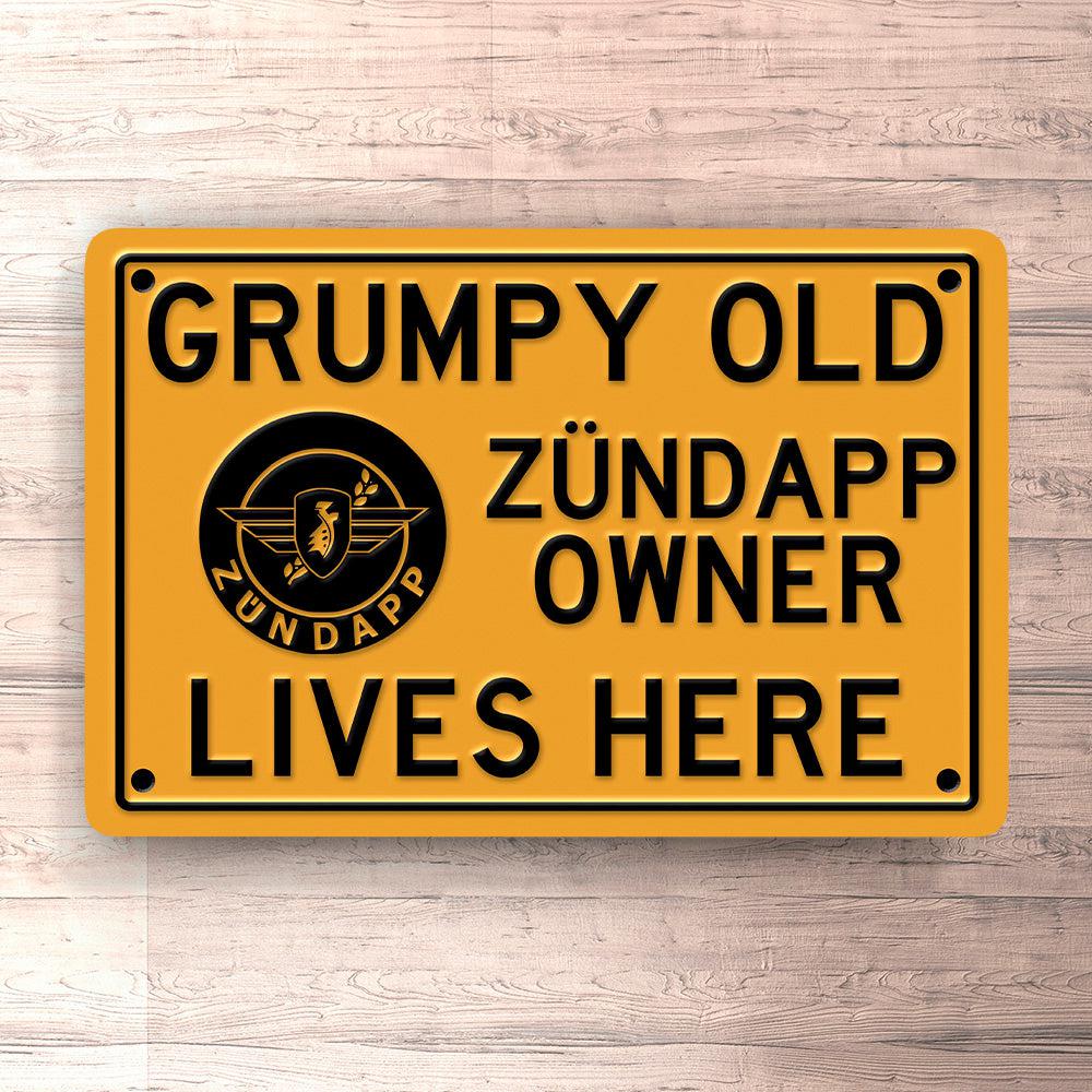 Zündapp Grumpy Old Zündapp Owner Lives Here Skilte, Musemåtte, Dørmåtte-Skilte-Zündapp-Garage Culture Shop- garage - man cave - merchandise