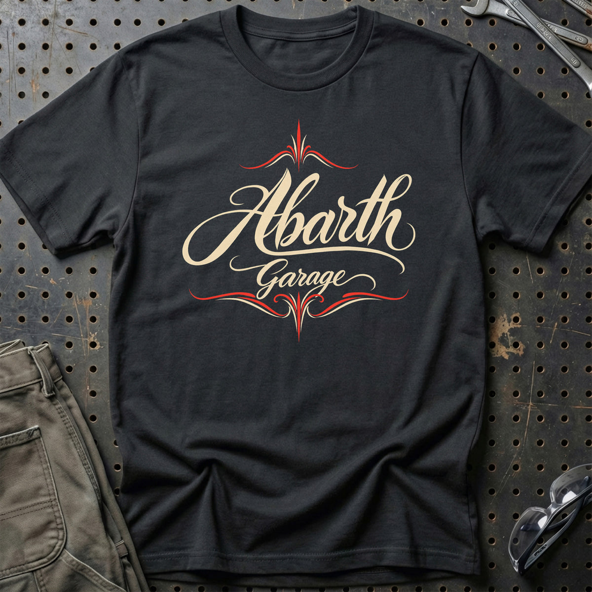 
Abarth Garage – Pinstripe – Unisex T-Shirt med tryk foran, farve: Sort