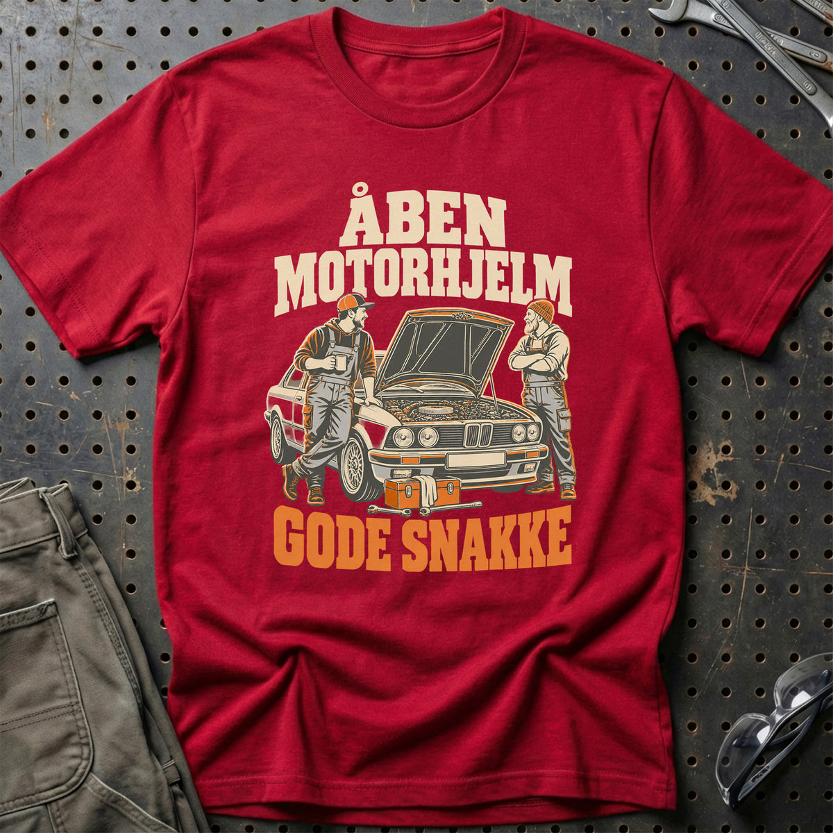 
Åben motorhjelm – Gode snakke – Unisex T-Shirt – Rød