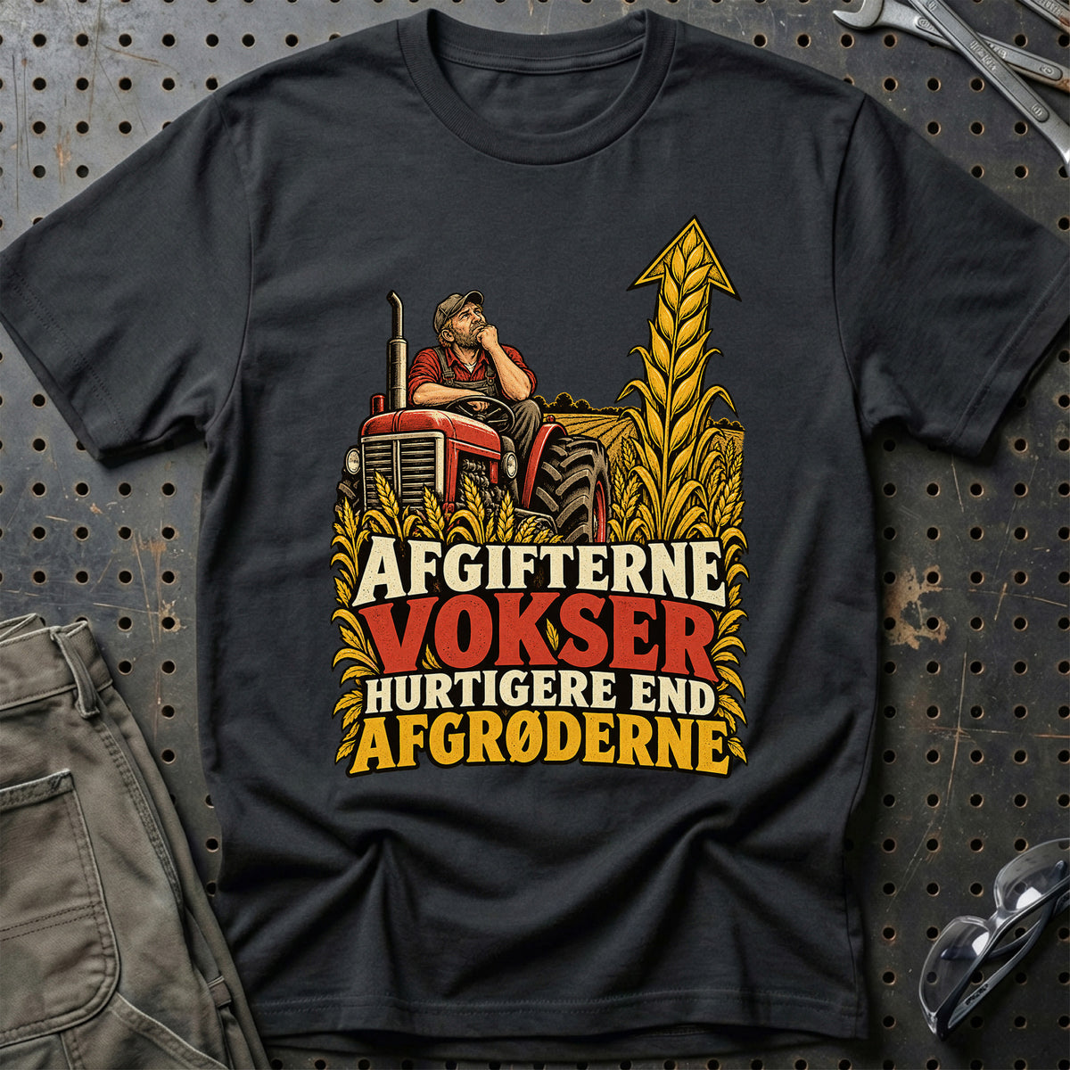 
Afgifterne vokser hurtigere end afgrøderne – Illustration – Unisex T-Shirt – Sort