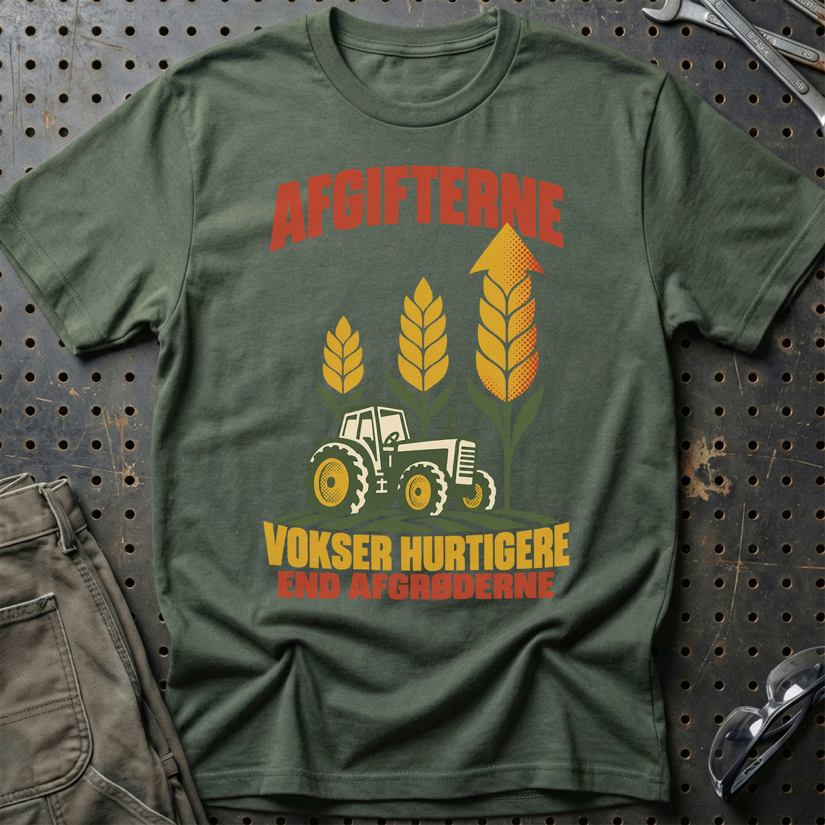 
Afgifterne vokser hurtigere end afgrøderne – Retro – Unisex T-Shirt – Grøn Militær