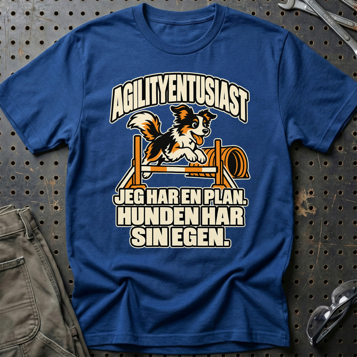 
Agilityentusiast – Jeg har en plan. hunden har sin egen – Unisex T-Shirt – Blå Royal