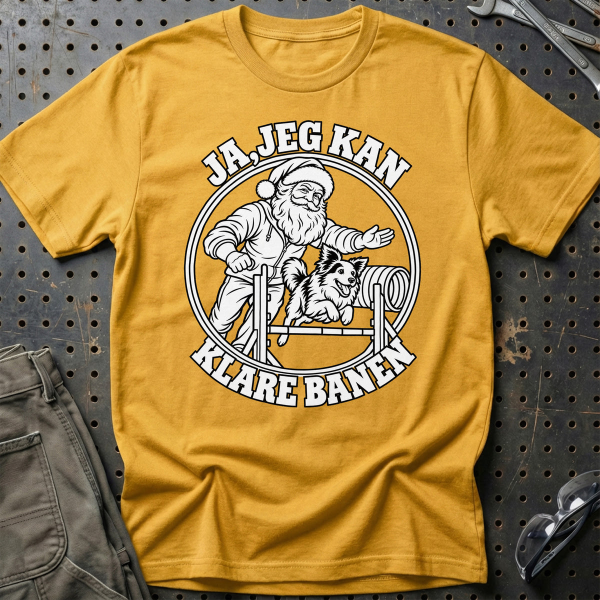 
Agilityentusiast – Julemanden kan klare banen – Unisex T-Shirt – Guld
