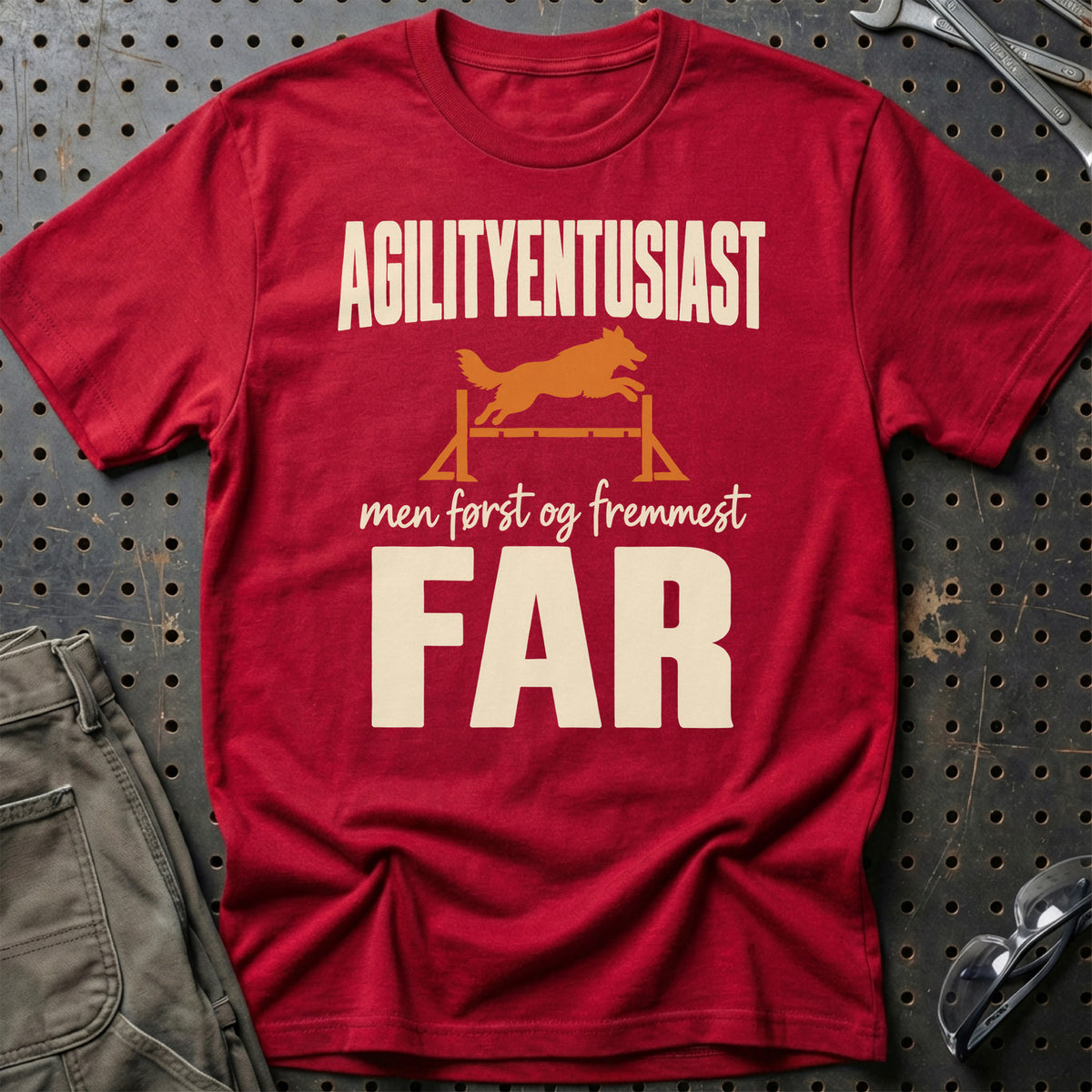 
Agilityentusiast – Men først og fremmest far – Unisex T-Shirt – Rød