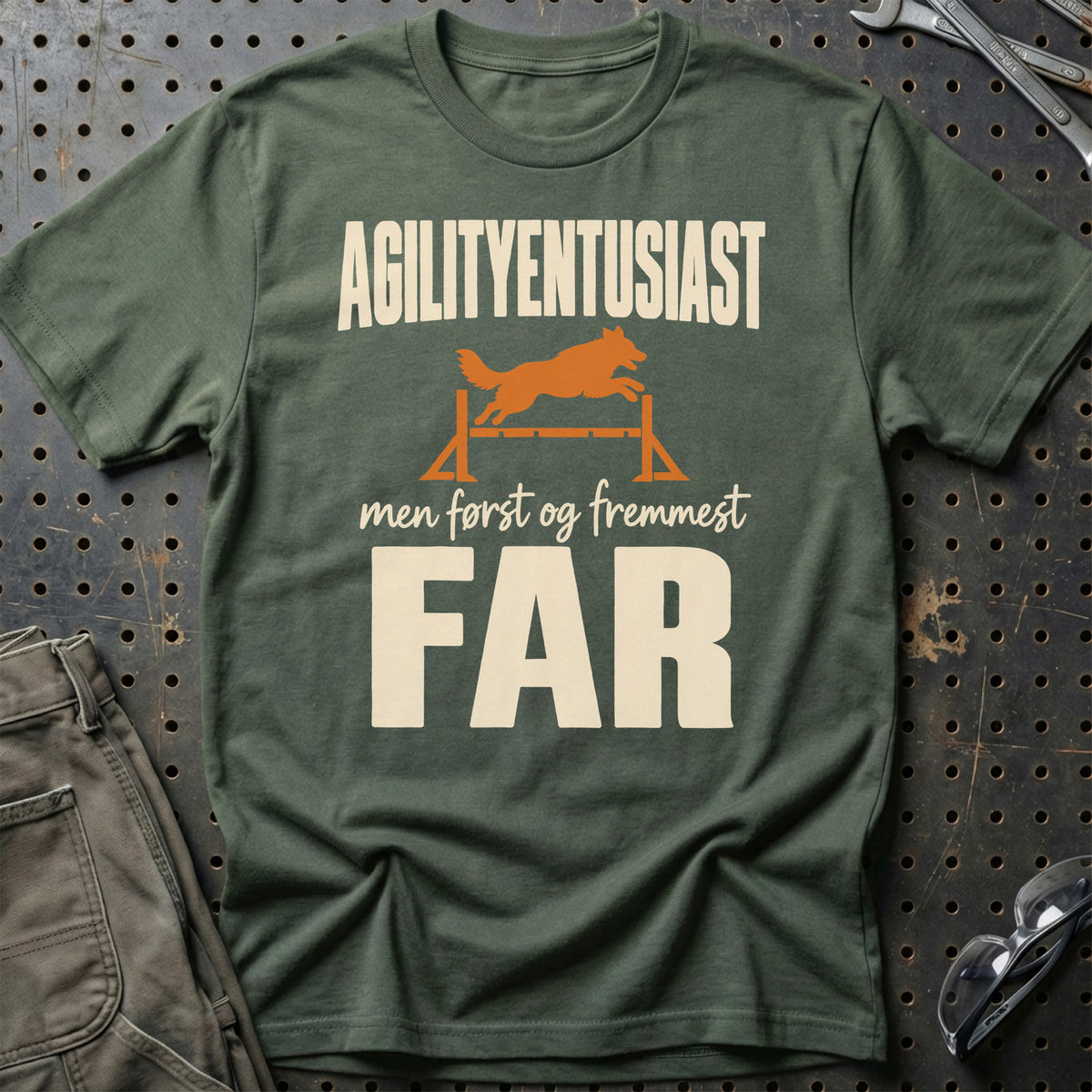 
Agilityentusiast – Men først og fremmest far – Unisex T-Shirt – Grøn Militær