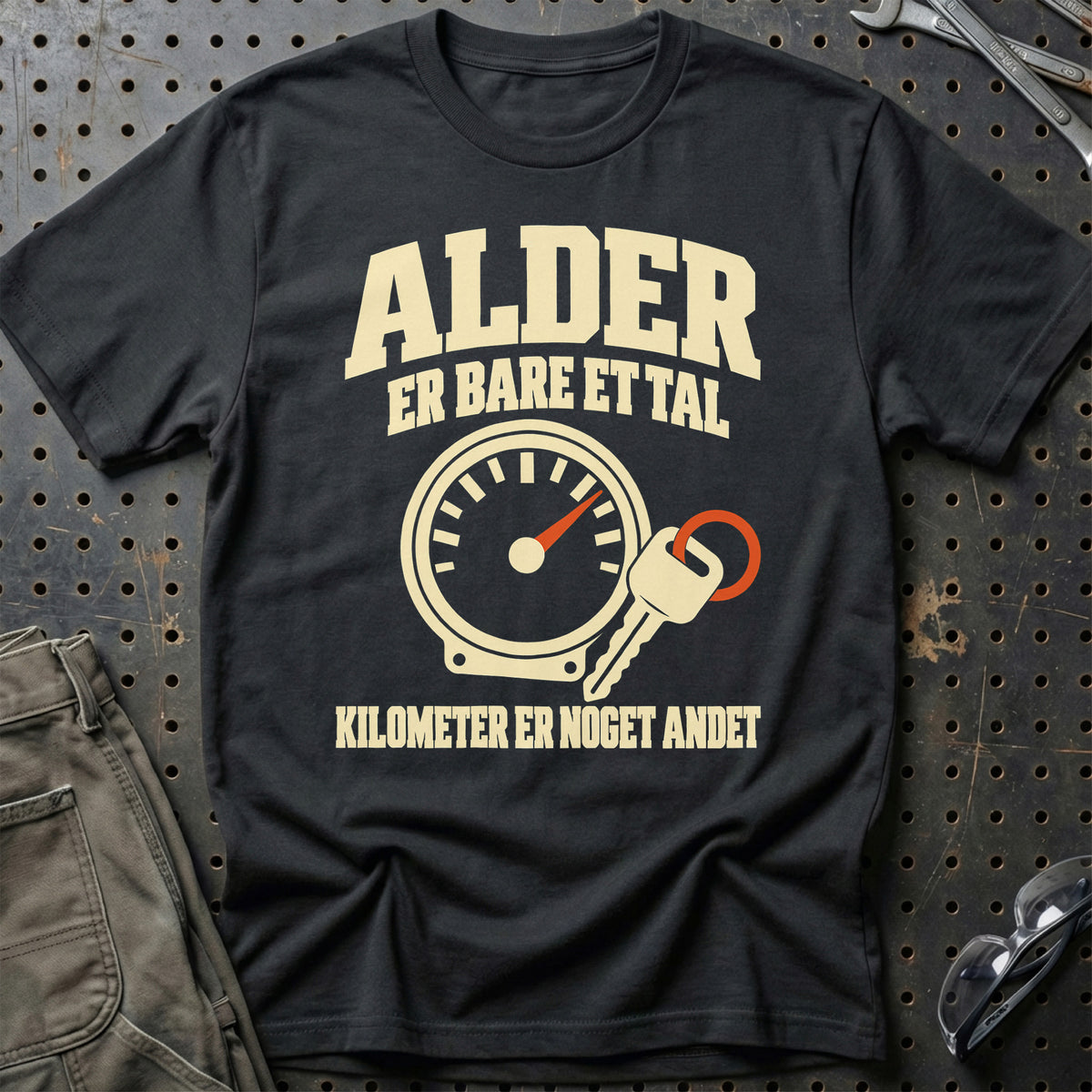 Alder er bare et tal kilometer er noget andet T-Shirt – Sort