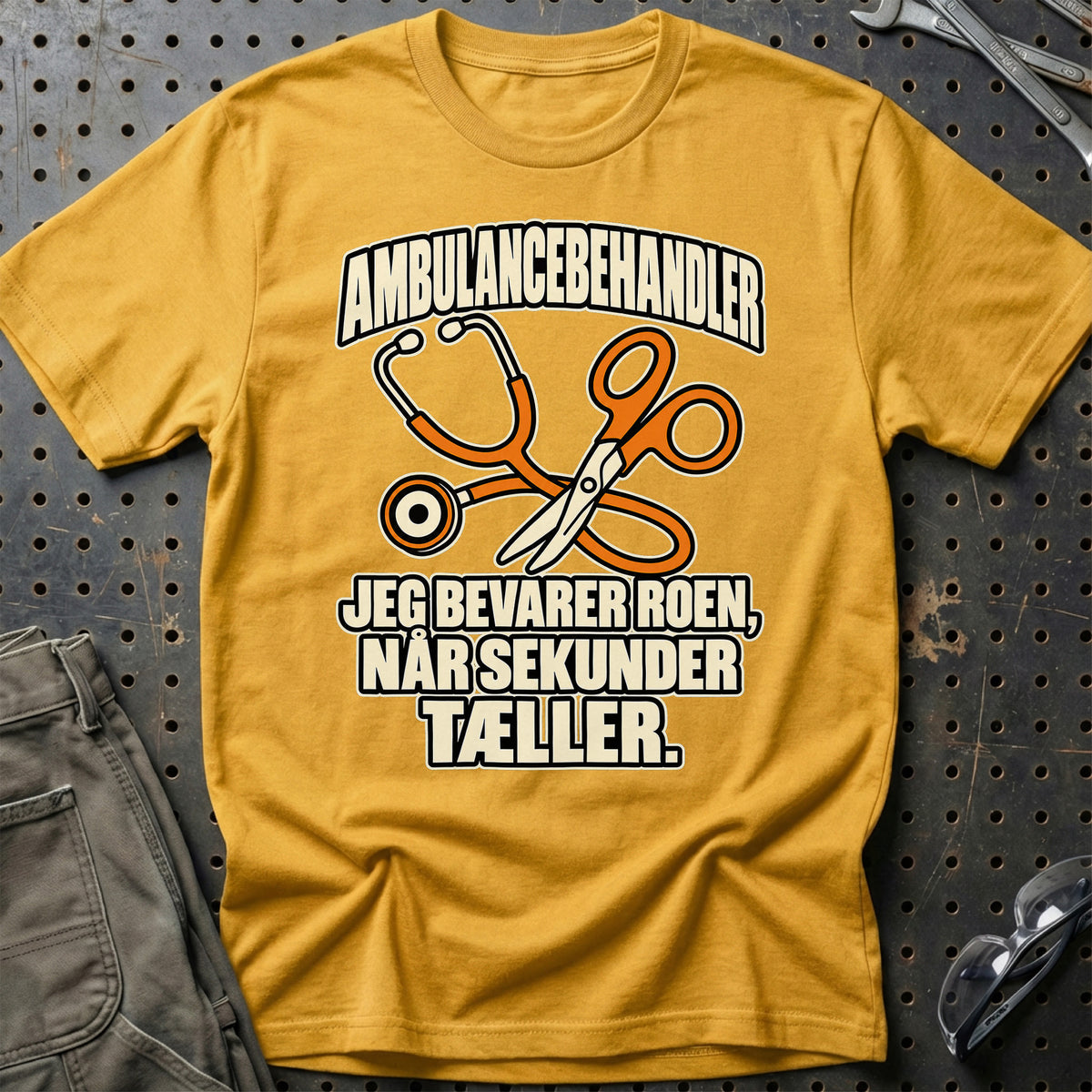 Ambulancebehandler – Jeg Bevarer Roen, Når Sekunder Tæller T-Shirt – Guld