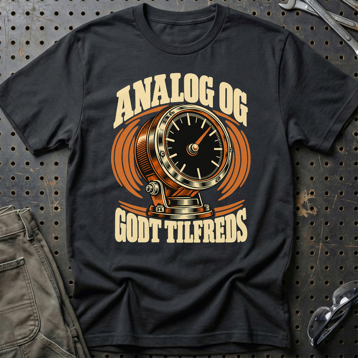 Analog og godt tilfreds T-Shirt – Sort