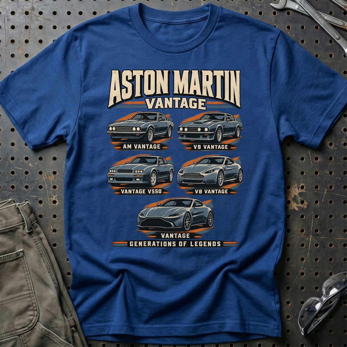 
Aston Martin Vantage – Generations of Legends T-Shirt – Blå Royal