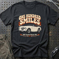 
Austin-Healey 100 1953 – One Hundred Smiles T-Shirt – Sort