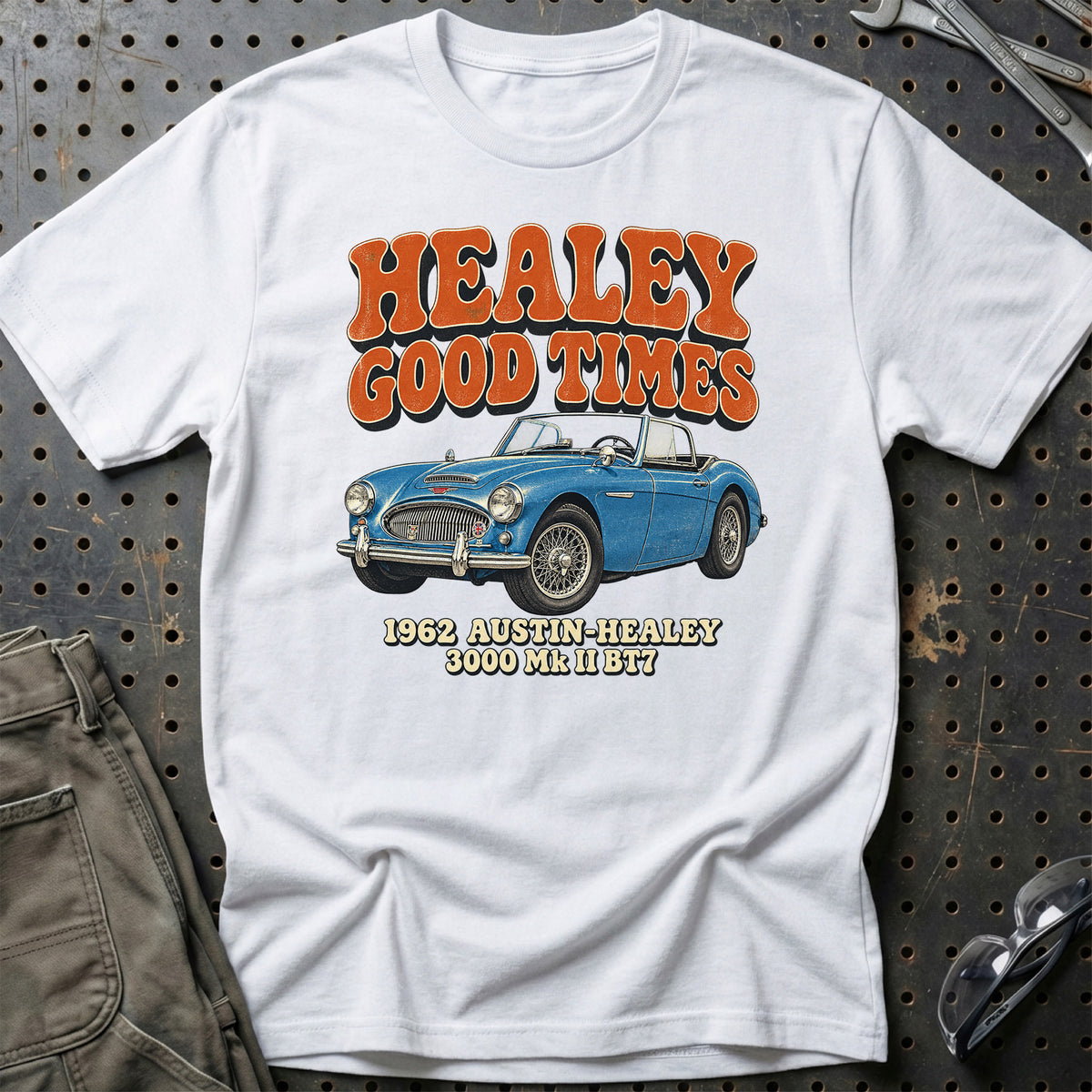 
Austin-Healey 3000 Mk II BT7 1962 – Healey Good Times T-Shirt – Hvid