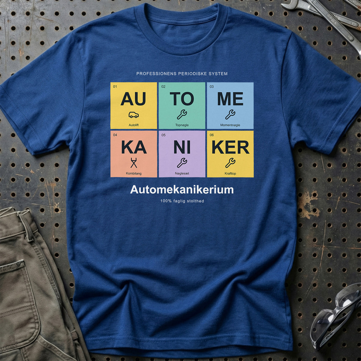 
Automekaniker – Automekanikerium – Unisex T-Shirt med tryk foran, farve: Blå Royal