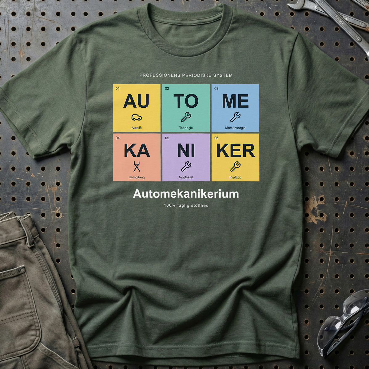 
Automekaniker – Automekanikerium – Unisex T-Shirt med tryk foran, farve: Grøn Militær