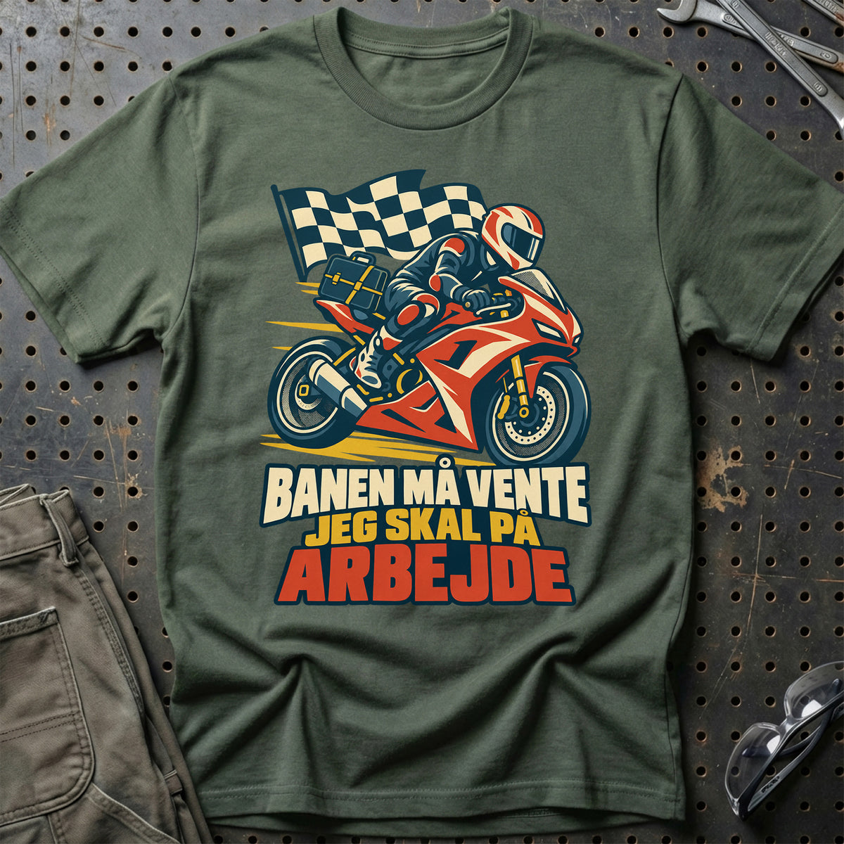 
Banen må vente jeg skal på arbejde – Retro – Unisex T-Shirt – Grøn Militær