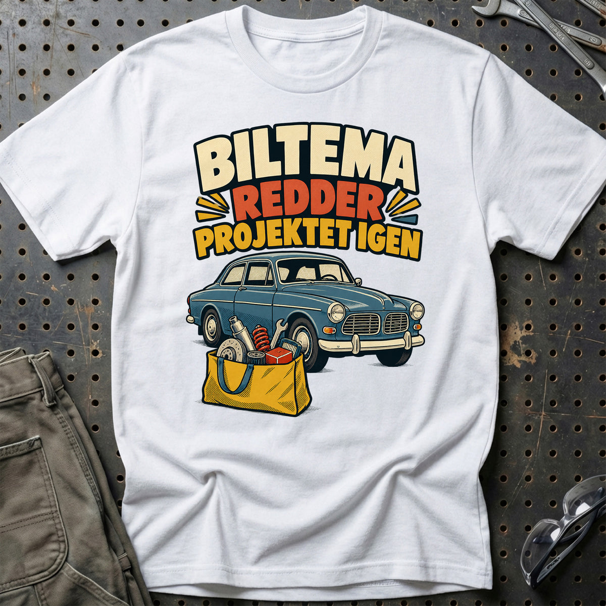 
Biltema redder projektet igen – Tegneserie – Unisex T-Shirt med tryk foran, farve: Hvid