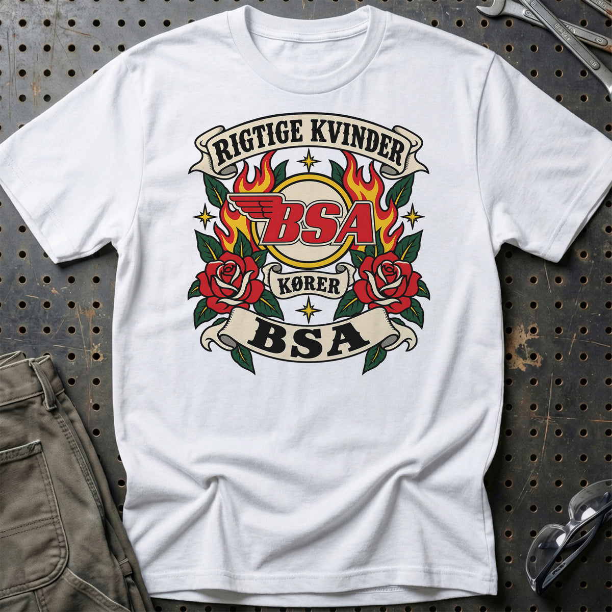 BSA Rigtige Kvinder Kører – Roser og Flammer T-Shirt – Hvid