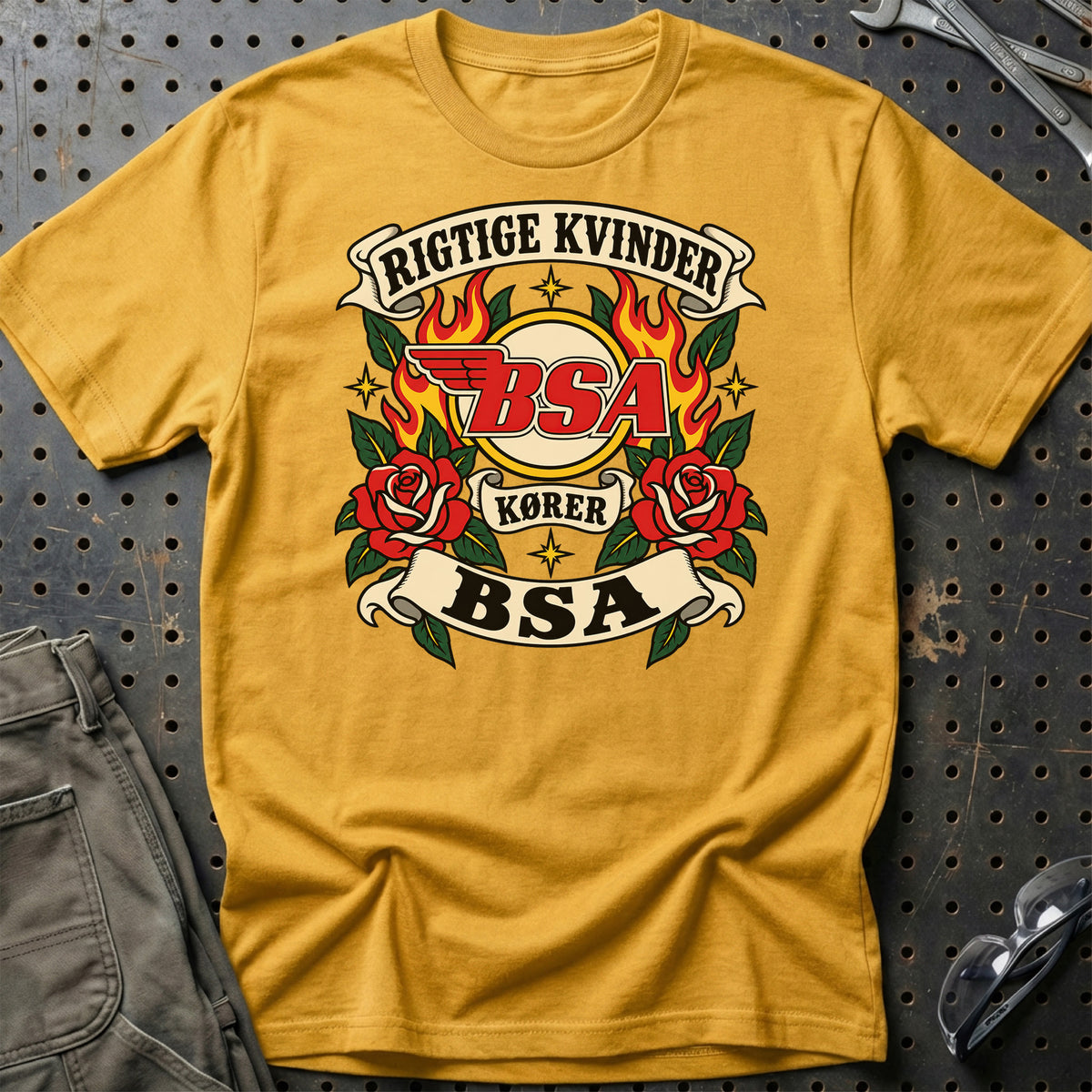 BSA Rigtige Kvinder Kører – Roser og Flammer T-Shirt – Guld