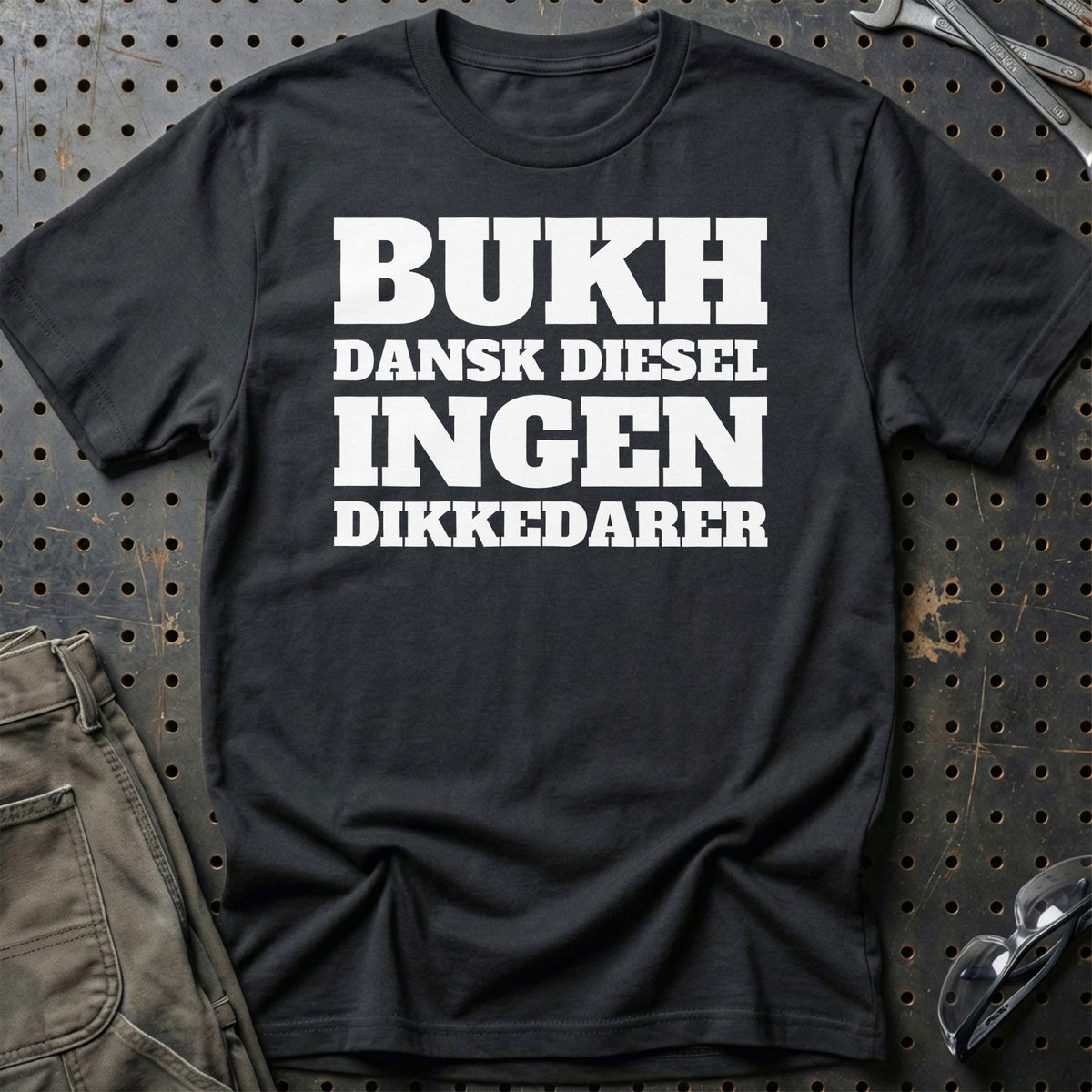 Bukh – Dansk Diesel – Ingen Dikkedarer T-Shirt – Sort