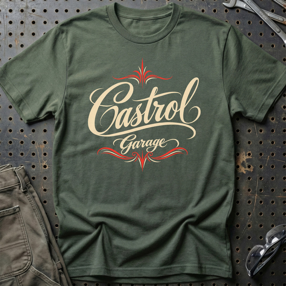 
Castrol Garage – Pinstripe – Unisex T-Shirt med tryk foran, farve: Grøn Militær