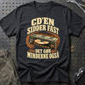 CD'en sidder fast – Det gør minderne også T-Shirt – Sort