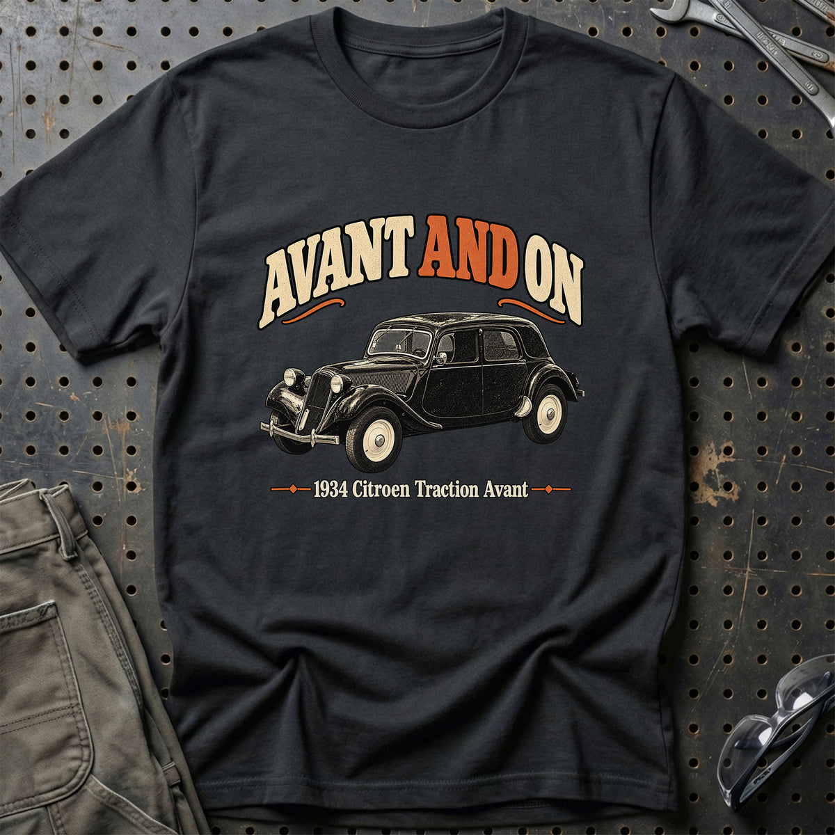 
Citroën Traction Avant 1934 – Avant and On T-Shirt – Sort
