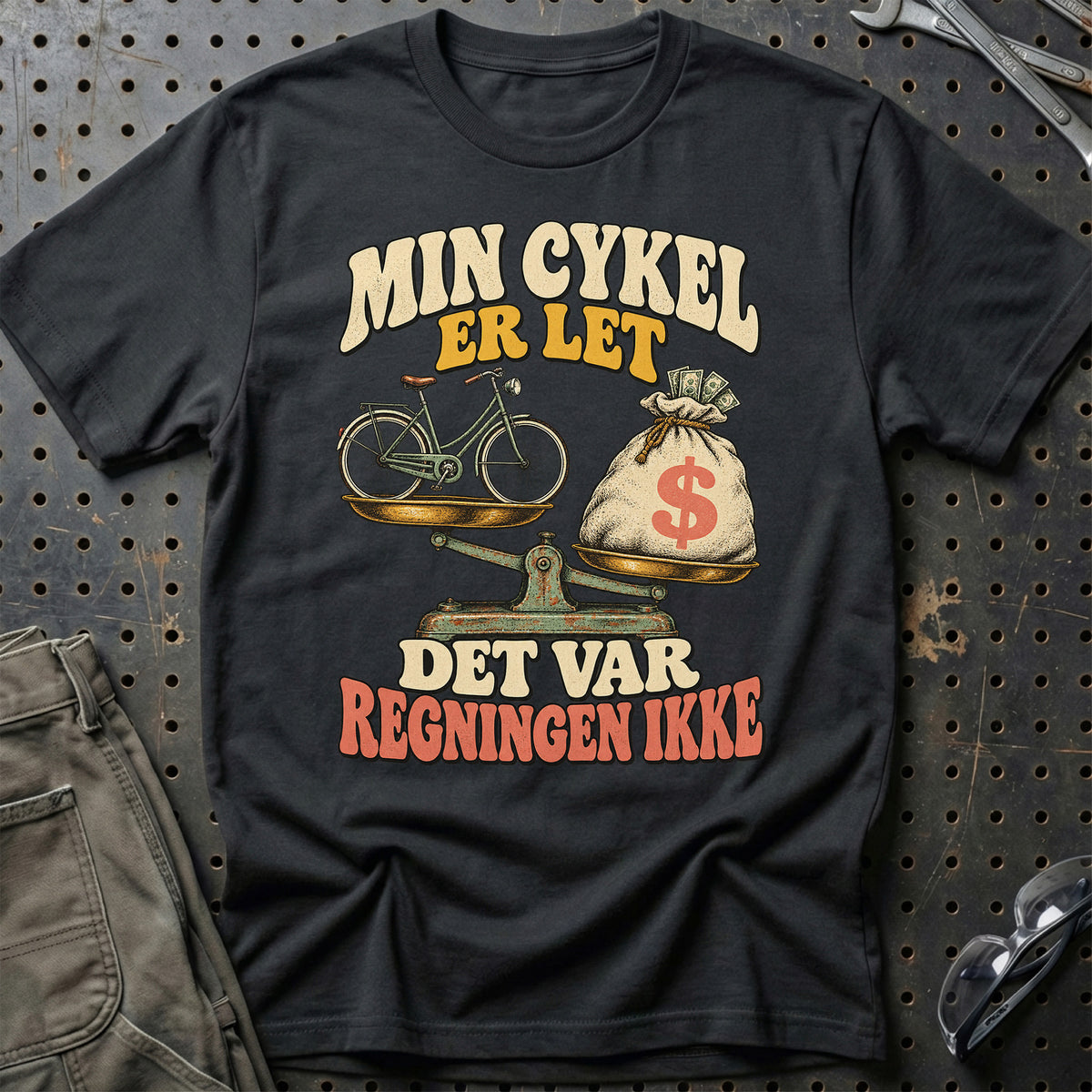 
Cykelrytter – Min cykel er let det var regningen ikke – Unisex T-Shirt med tryk foran, farve: Sort