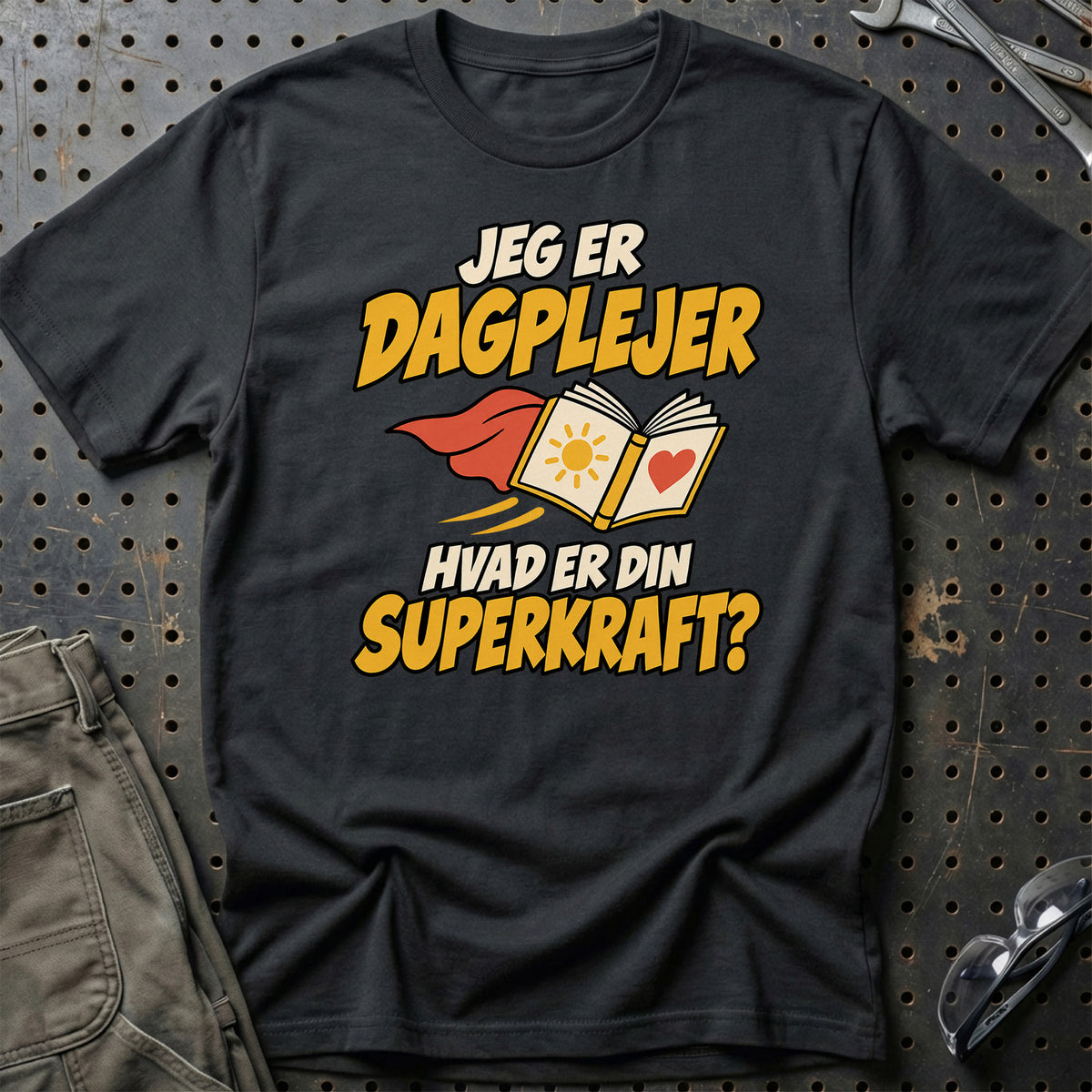 
Dagplejer – Hvad er din superkraft? – Unisex T-Shirt – Sort