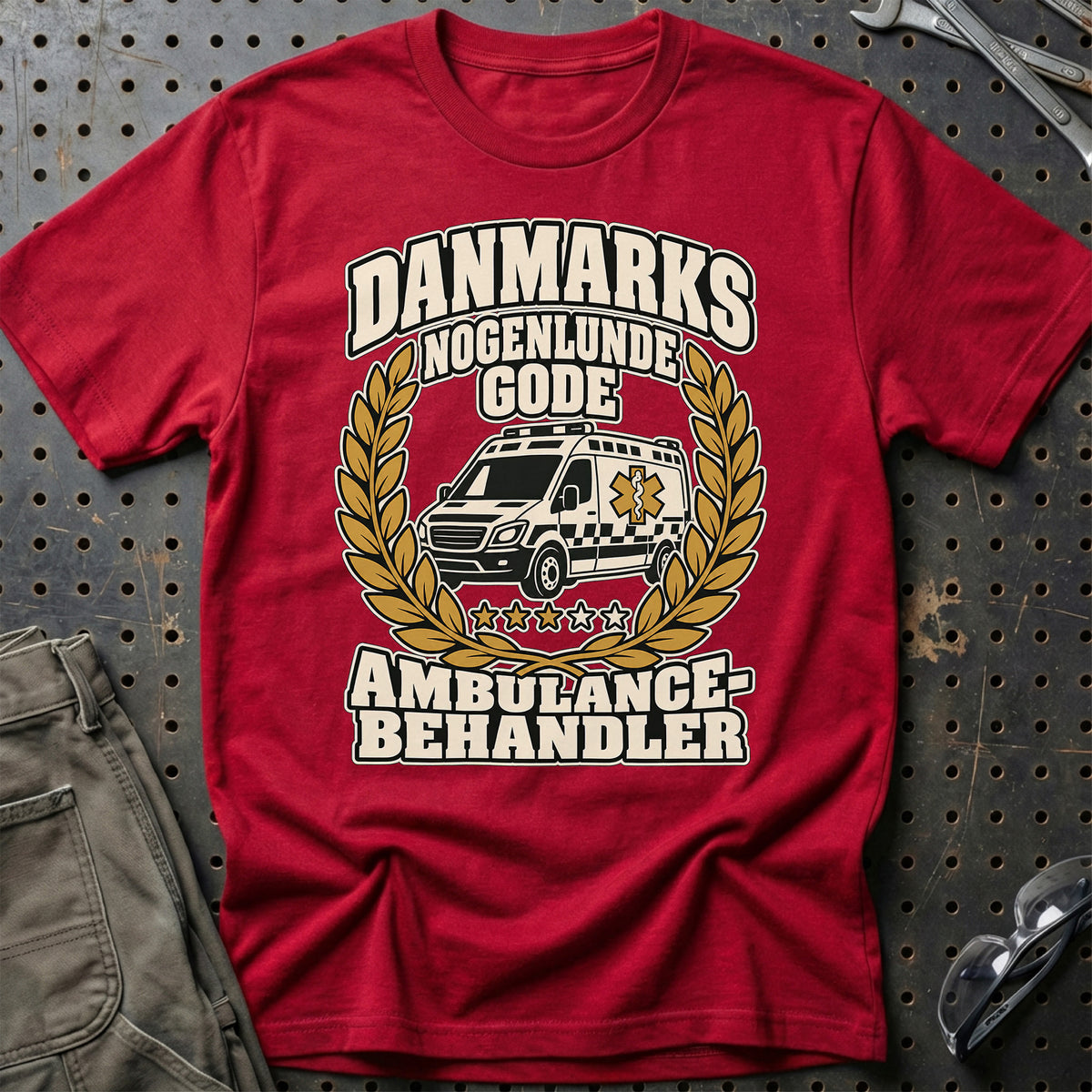 Danmarks Nogenlunde Gode Ambulancebehandler T-Shirt – Rød