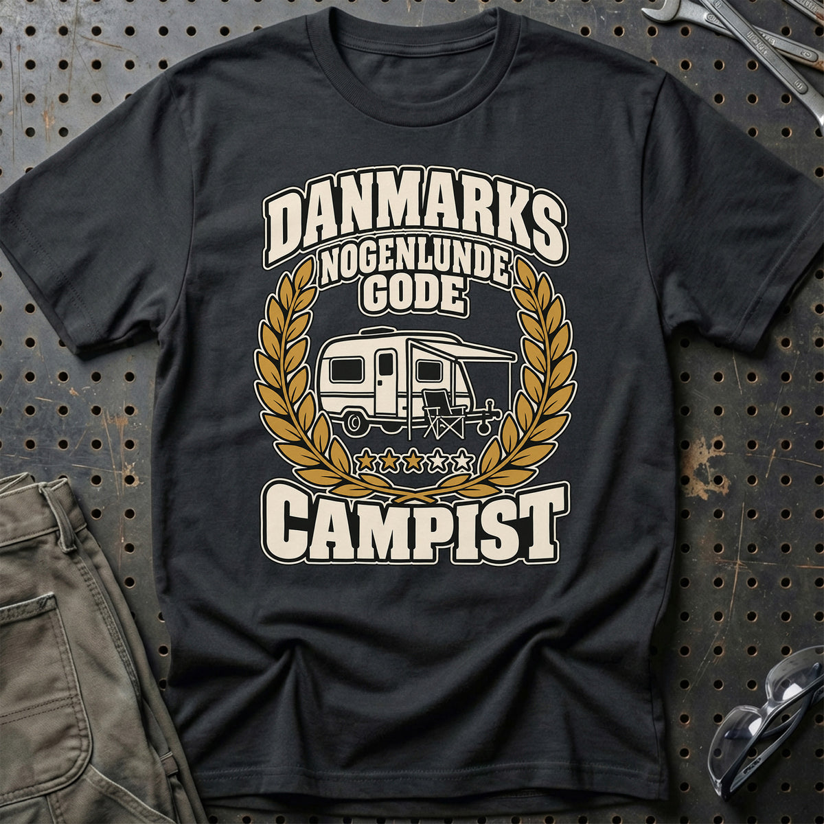 
Danmarks nogenlunde gode campist – Unisex T-Shirt – Sort