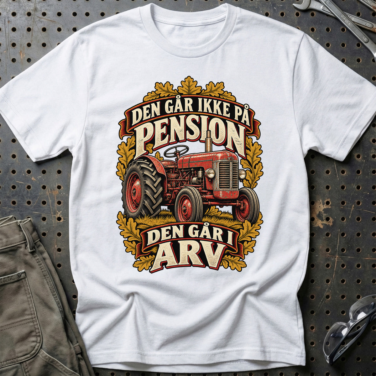 
Den går ikke på pension den går i arv – Illustration – Unisex T-Shirt – Hvid