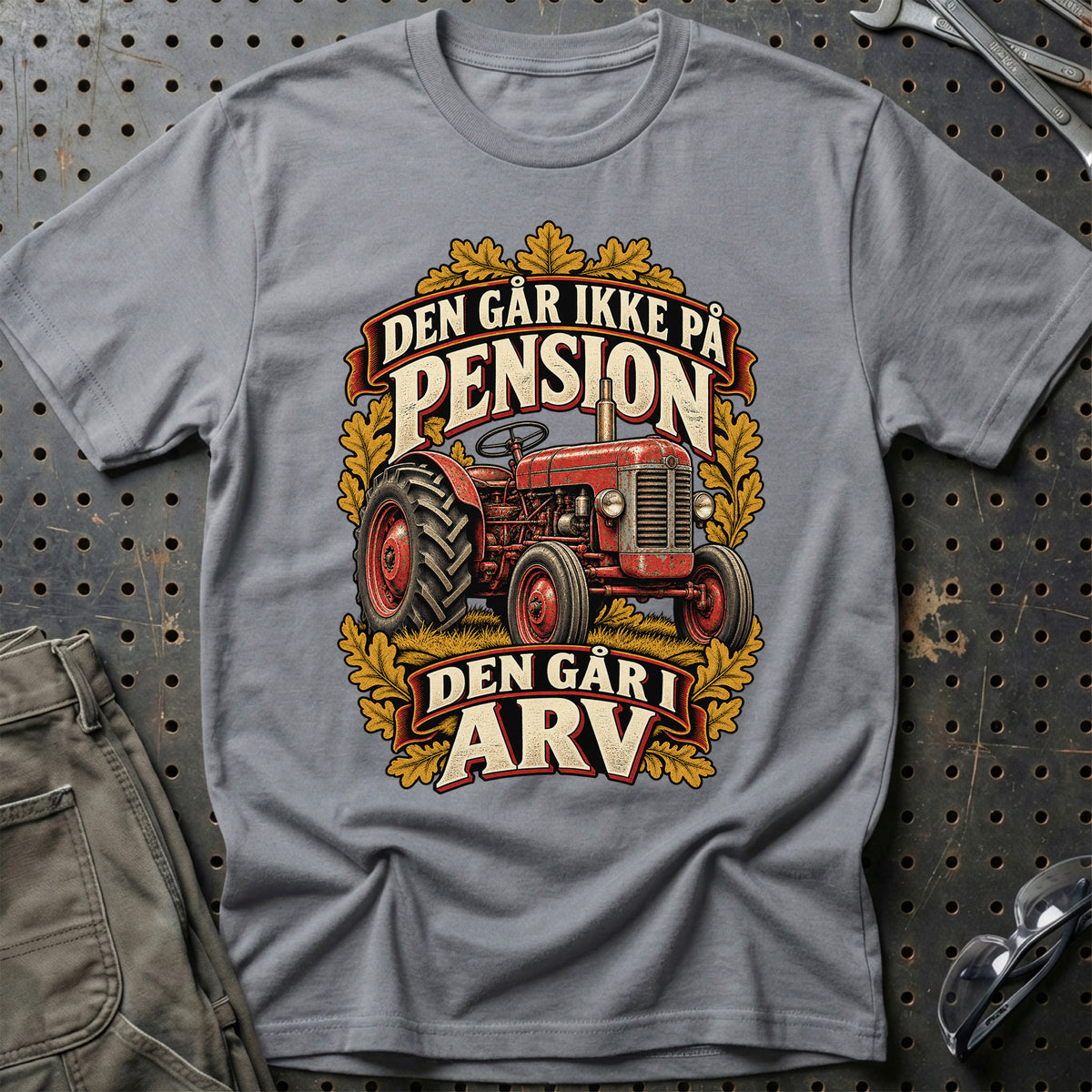 
Den går ikke på pension den går i arv – Illustration – Unisex T-Shirt – Grå Sport