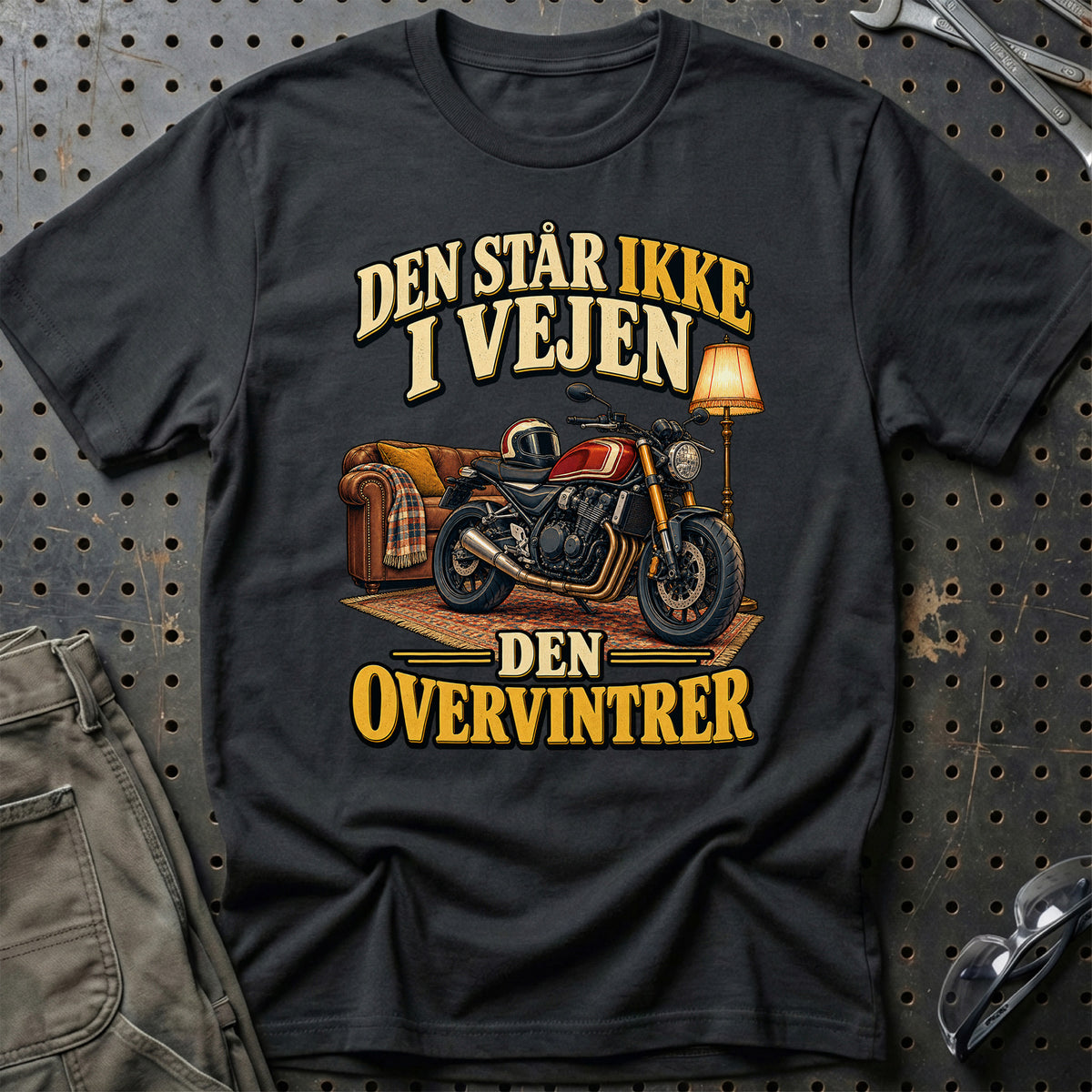 
Den står ikke i vejen den overvintrer – Illustration – Unisex T-Shirt – Sort
