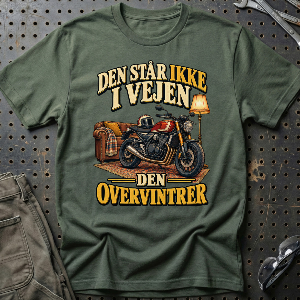 
Den står ikke i vejen den overvintrer – Illustration – Unisex T-Shirt – Grøn Militær