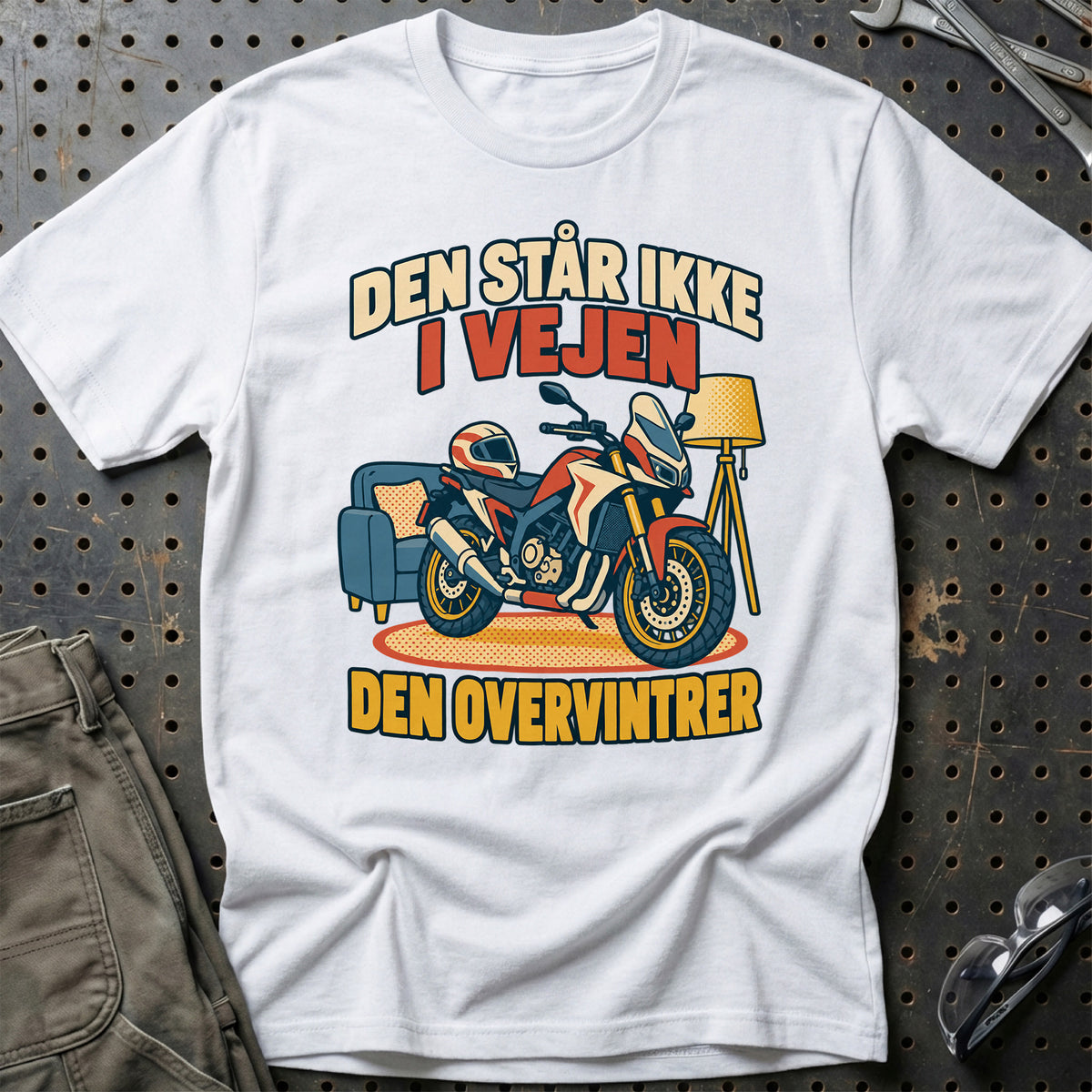 
Den står ikke i vejen den overvintrer – Retro – Unisex T-Shirt – Hvid