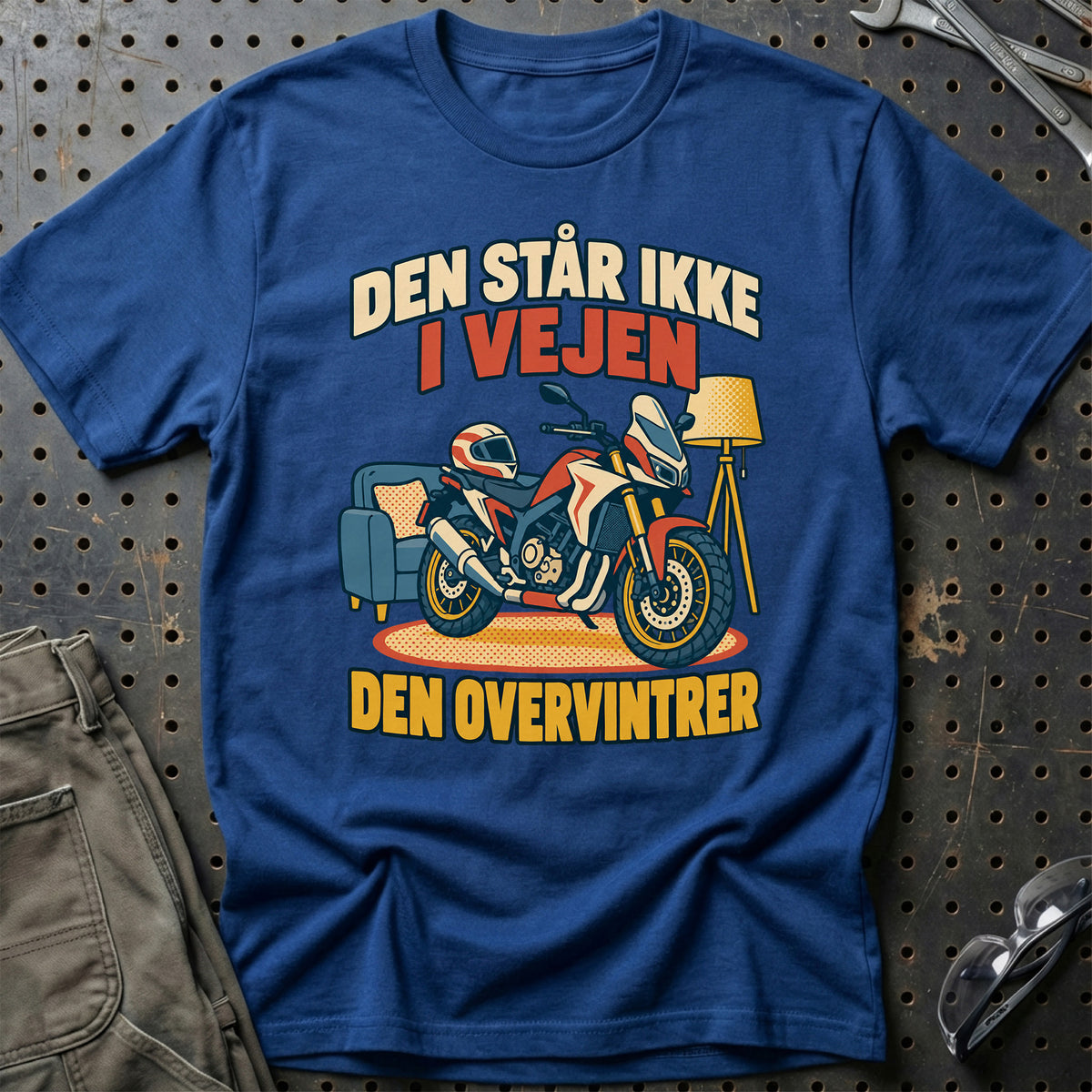
Den står ikke i vejen den overvintrer – Retro – Unisex T-Shirt – Blå Royal