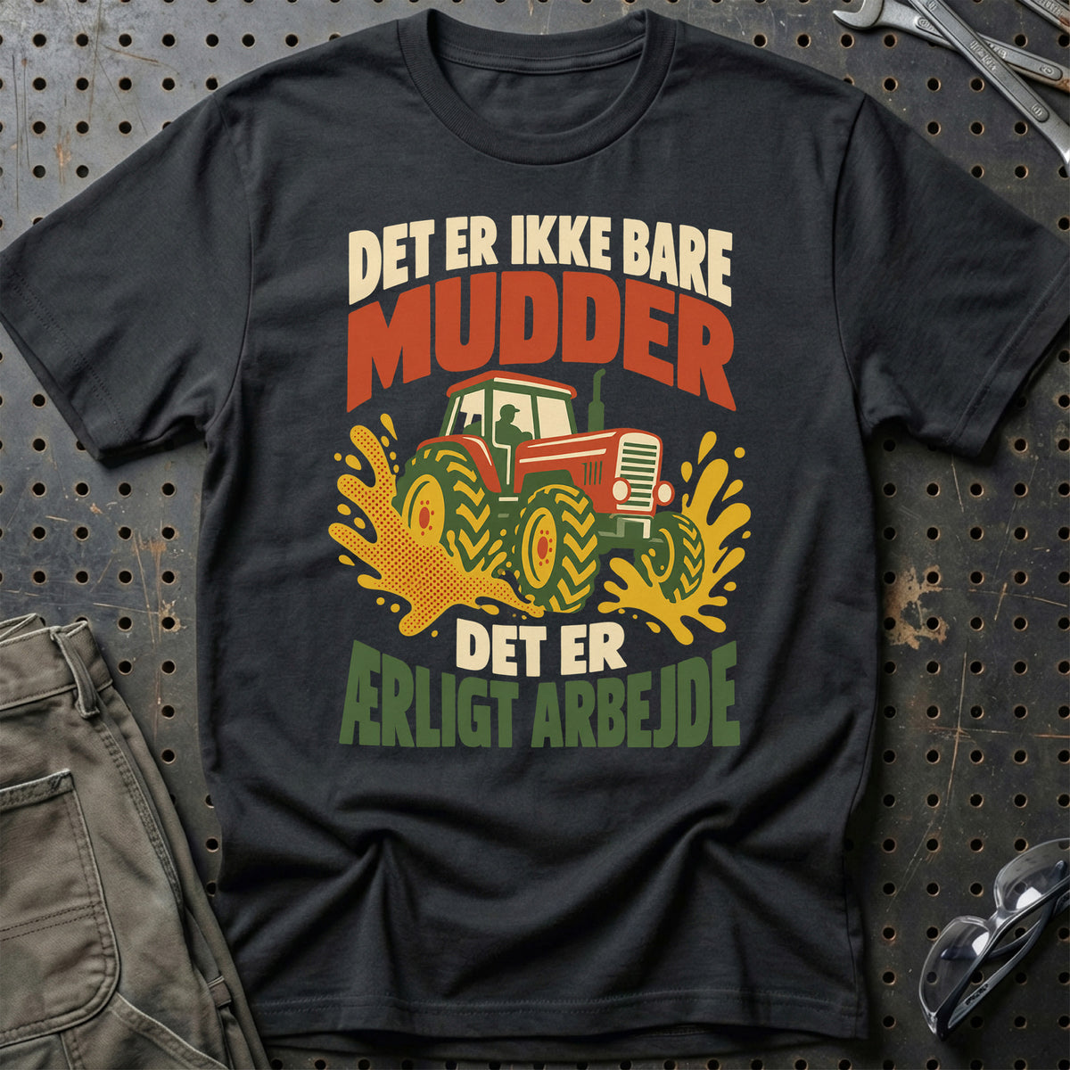 
Det er ikke bare mudder det er ærligt arbejde – Retro – Unisex T-Shirt – Sort