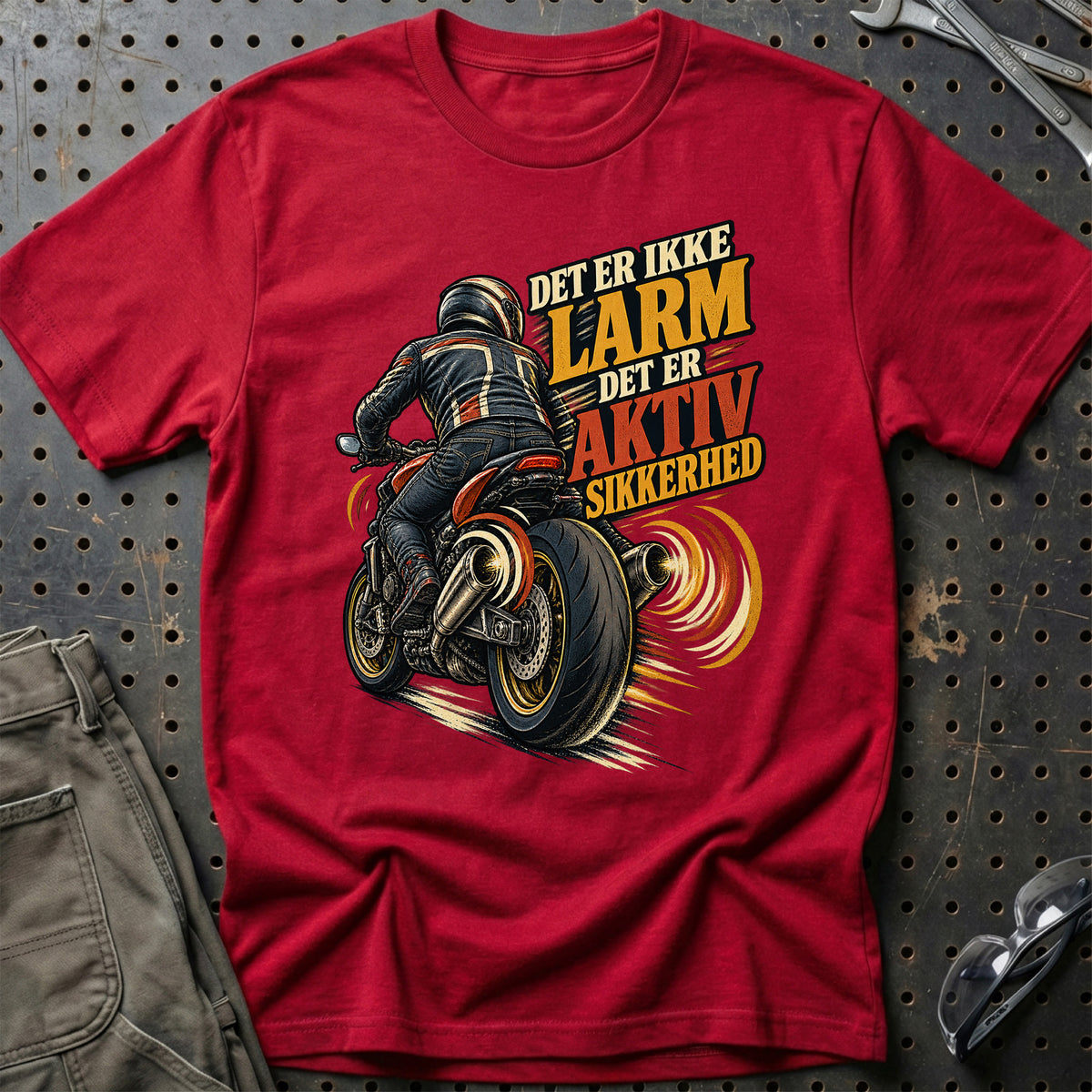 
Det er ikke larm det er aktiv sikkerhed – Illustration – Unisex T-Shirt – Rød