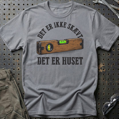 Det Er Ikke Skævt Det Er Huset – Tømrer Unisex T-Shirt , Bomuld