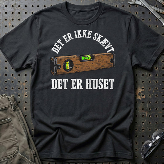Det Er Ikke Skævt Det Er Huset – Tømrer Unisex T-Shirt , Bomuld