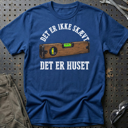 Det Er Ikke Skævt Det Er Huset – Tømrer Unisex T-Shirt , Bomuld