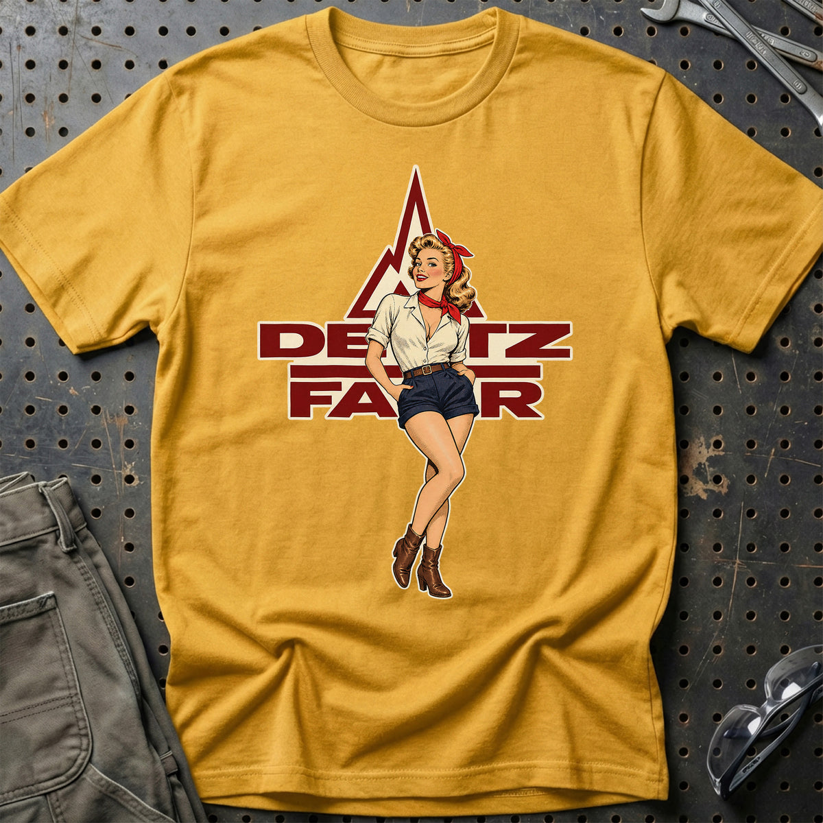 Deutz-Fahr Retro Pinup T-Shirt – Guld