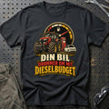 
Din bil drømmer om mit dieselbudget – Illustration – Unisex T-Shirt – Sort