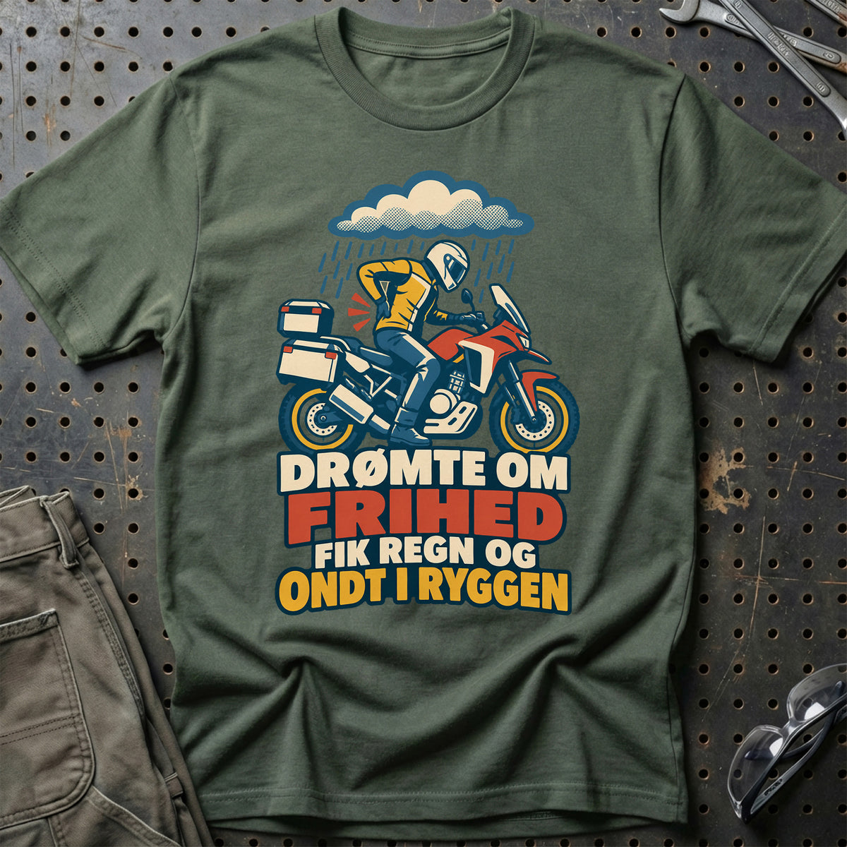 
Drømte om frihed fik regn og ondt i ryggen – Retro – Unisex T-Shirt – Grøn Militær