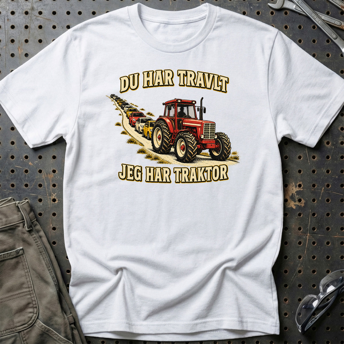 
Du har travlt jeg har traktor – Illustration – Unisex T-Shirt – Hvid