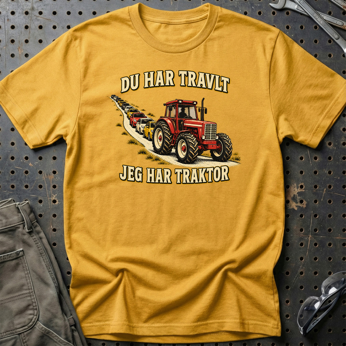 
Du har travlt jeg har traktor – Illustration – Unisex T-Shirt – Guld