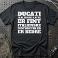 Ducati – Italiensk Kaffe Er Fint – Italienske Motorcykler Er Bedre T-Shirt – Sort
