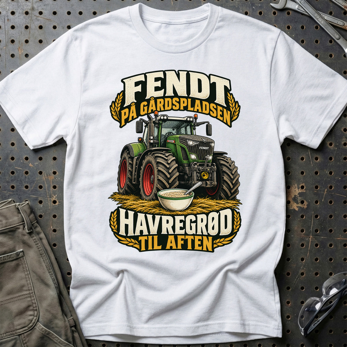 
Fendt på gårdspladsen havregrød til aften – Illustration – Unisex T-Shirt – Hvid