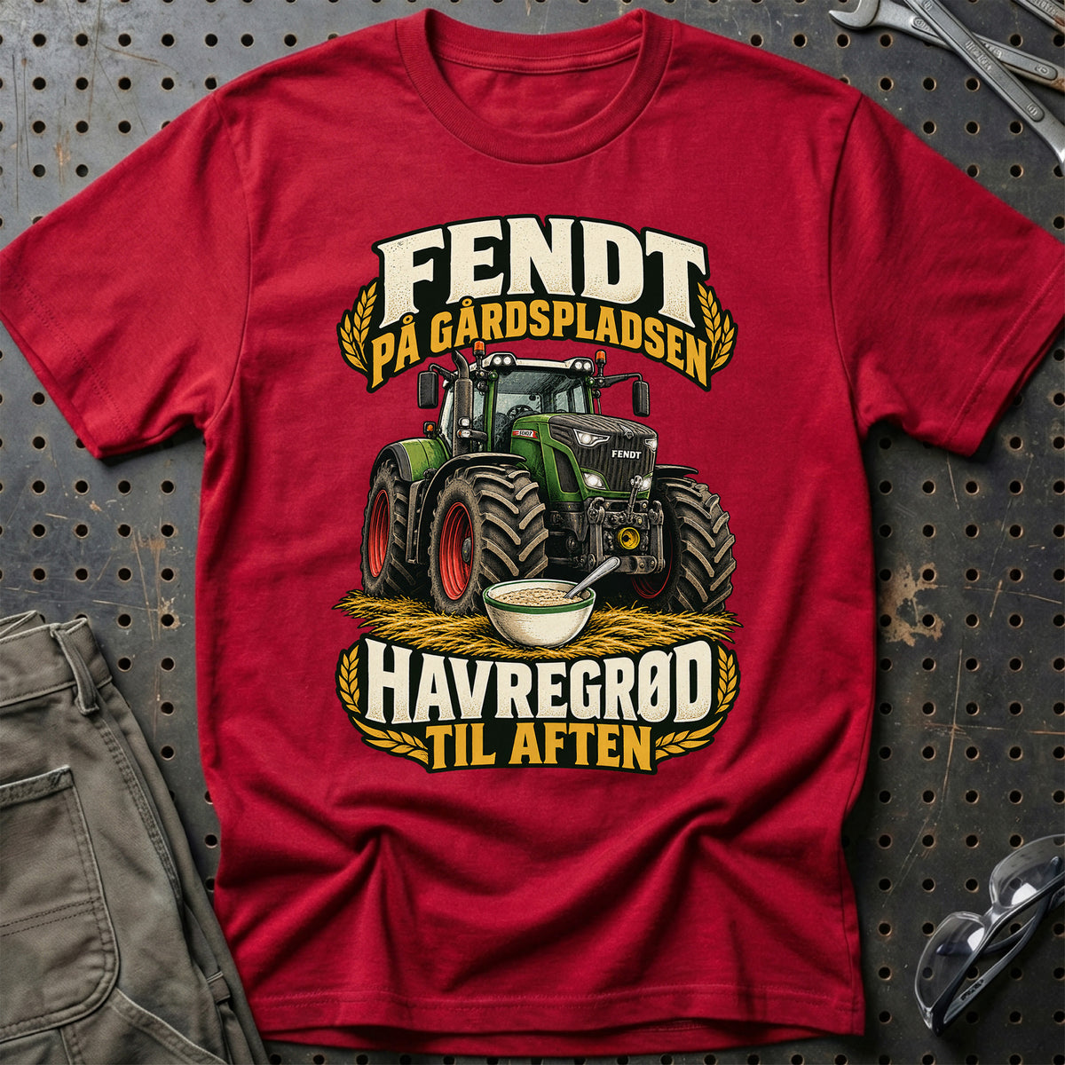 
Fendt på gårdspladsen havregrød til aften – Illustration – Unisex T-Shirt – Rød