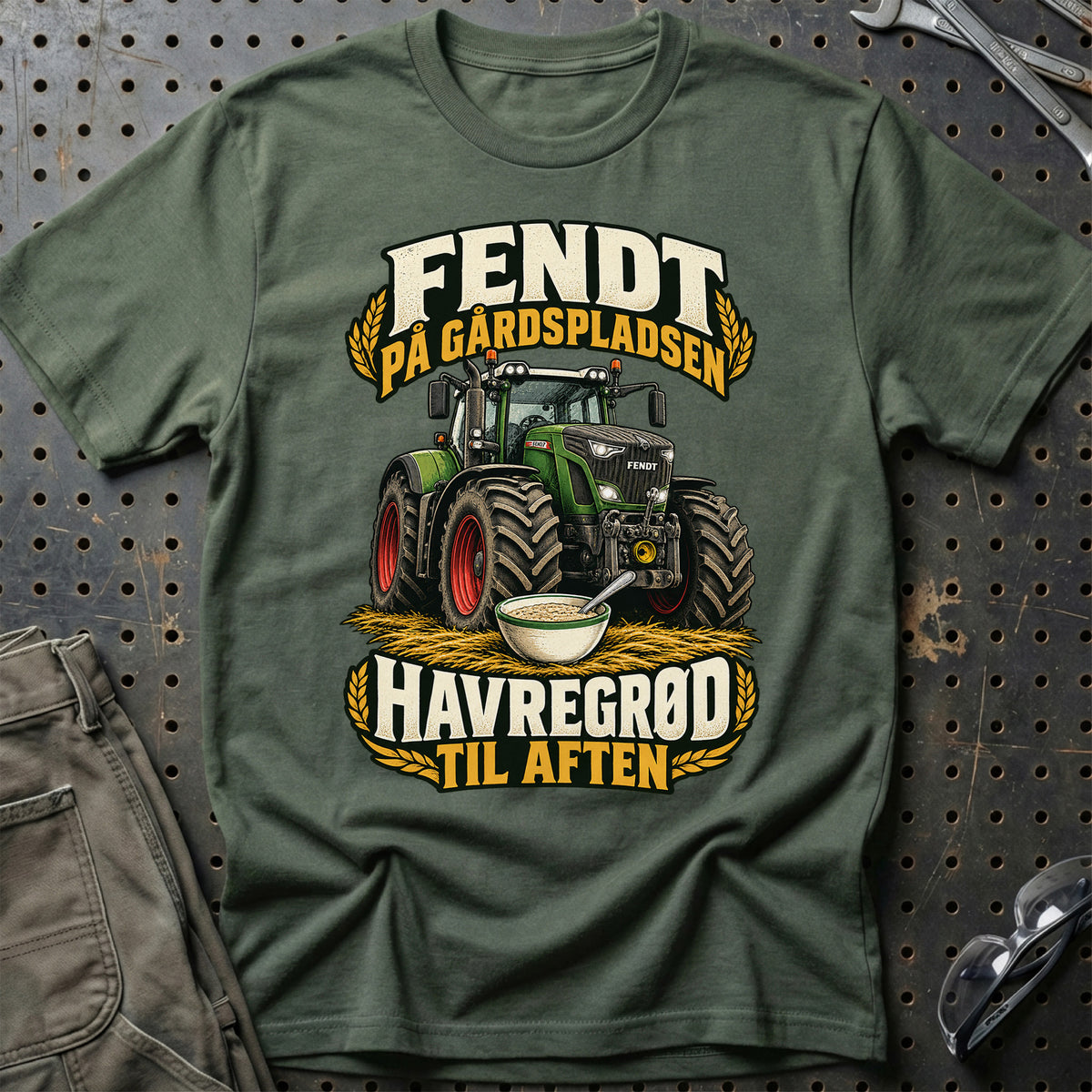 
Fendt på gårdspladsen havregrød til aften – Illustration – Unisex T-Shirt – Grøn Militær