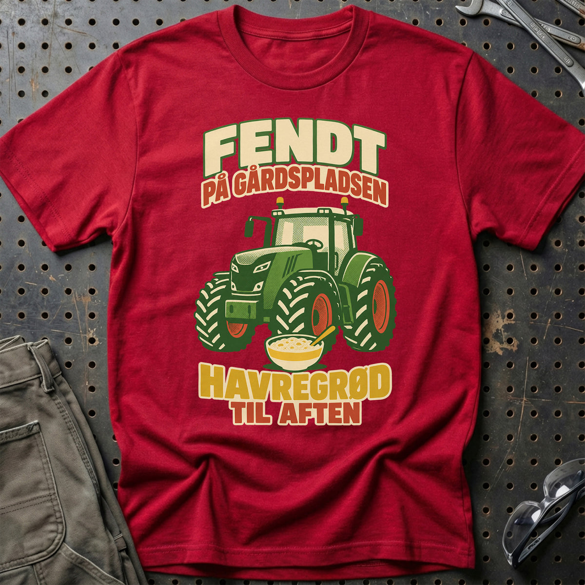 
Fendt på gårdspladsen havregrød til aften – Retro – Unisex T-Shirt – Rød